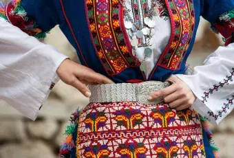 Болгарський національний костюм