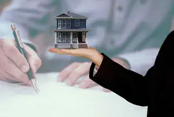 Підписання документів про нерухомість