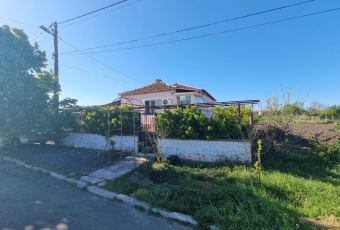 Будинок у селі Винарско, Бургаська область — 89 м² з ділянкою 820 м²