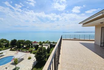 Prestige Fort Beach терраса з видом на море 