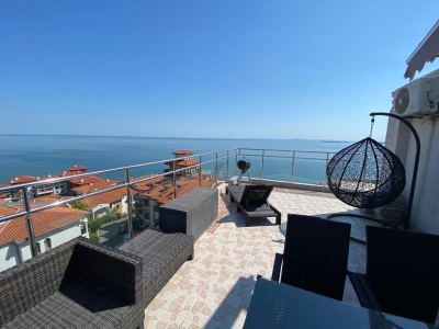 велика тераса з видом на море