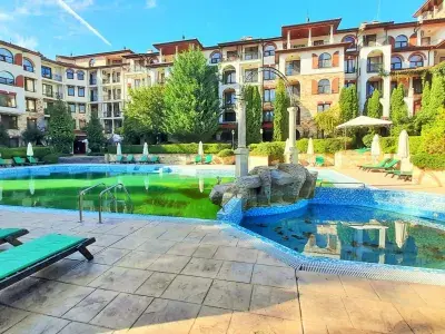 Вид на бассейн в комплексе Эстебан
