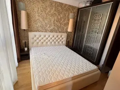 спальня, ліжко