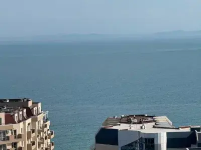 вид на бассейн с балкона