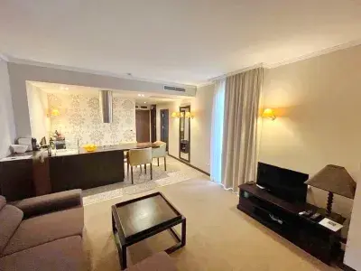 Barcelo Royal Beach Resort | Двокімнатна квартира : вітальня, кухня 
