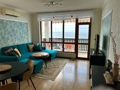 Tryavna Beach | Трикімнатна квартира на першій лінії — коли море стає частиною інтер’єру