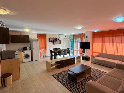 Sun City 2 | Просторий трикімнатний апартамент біля моря у Сонячному Березі