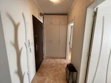 передпокій з вбудованою шафою
