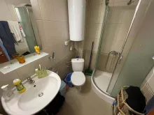 ванна кімната з туалетом