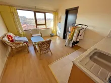 Witalny apartament z trzema sypialniami w kompleksie Elitoniya
