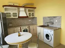 Кухонный уголок со столом
