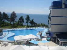 Двiр i басейн комплеску Blue Bay Palace