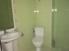 ванна кімната з душовою кабіною
