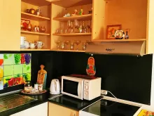 вбудована кухня у вітальні