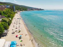 пляж біля комплексу Marina View
