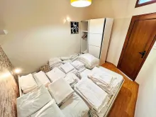 ліжко у спальні