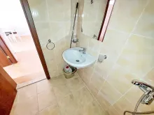 ванна кімната з туалетом