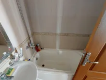 ванна кімната з туалетом