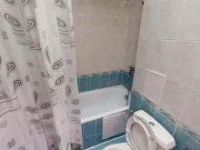 ванна кімната з туалетом