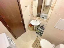 ванна кімната з туалетом