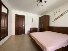 простора спальня