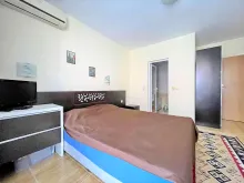 ліжко у вітальні