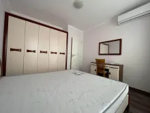 ліжко у спальні