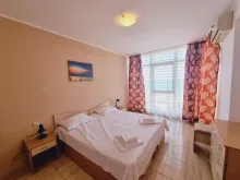 ліжко у спальні