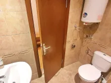 ванна кімната з туалетом