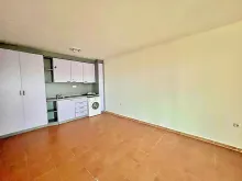 вітальня з кухонним гарнітуром