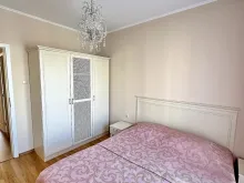 ліжко у спальні