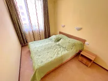 ліжко у спальні