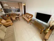 простора вітальня