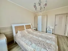 ліжко у спальні