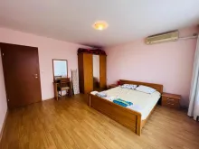 ліжко до спальні