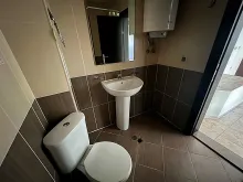 ванна кімната з туалетом