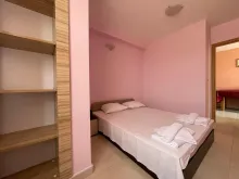 ліжко у спальні