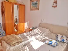 гардероб та ліжко
