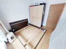 ліжко та гардероб