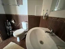 туалет та умивальник