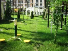 доглянута територія комплексу