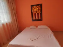 ліжко у спальні