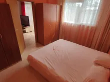 ліжко у спальні