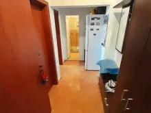 прихожая со шкафом