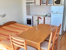 кухонний бокс та обідній стіл