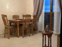 стіл зі стільцями