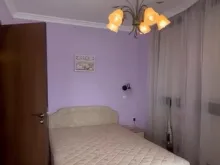 ліжко у спальні