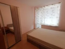 ліжко у спальні