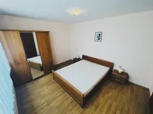 Кровать и шкаф
