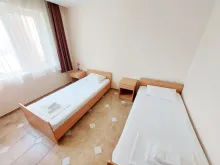 два ліжка в спальні